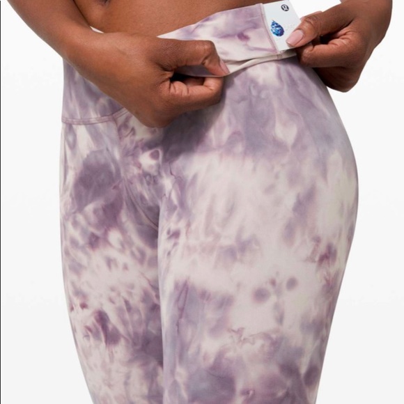 **SOLD** Lululemon Size4 Align Pants 25” Diamond Dye Graphite Purple EUC - Picture 4 of 9